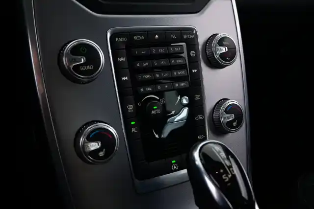 Harmaa Sedan, Volvo S80 – FMF-672