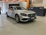 Harmaa Sedan, Mercedes-Benz E – FMG-108, kuva 1
