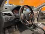 Valkoinen Maastoauto, BMW X1 – FMG-147, kuva 4