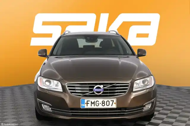 Ruskea (beige) Farmari, Volvo V70 – FMG-807