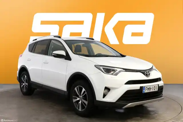 Valkoinen Maastoauto, Toyota RAV4 – FMH-101