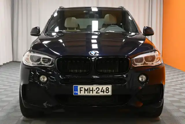 Musta Maastoauto, BMW X5 – FMH-248