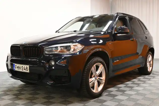 Musta Maastoauto, BMW X5 – FMH-248