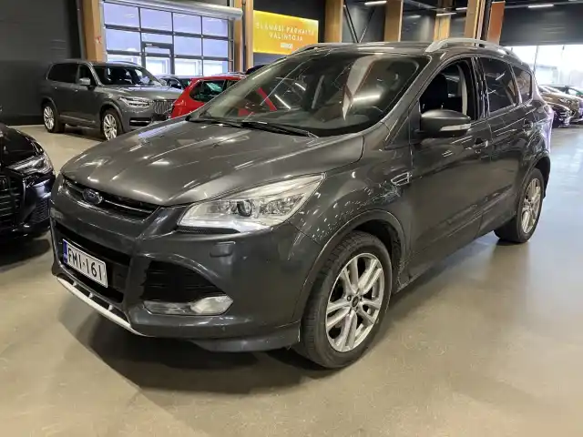 Harmaa Maastoauto, Ford Kuga – FMI-161