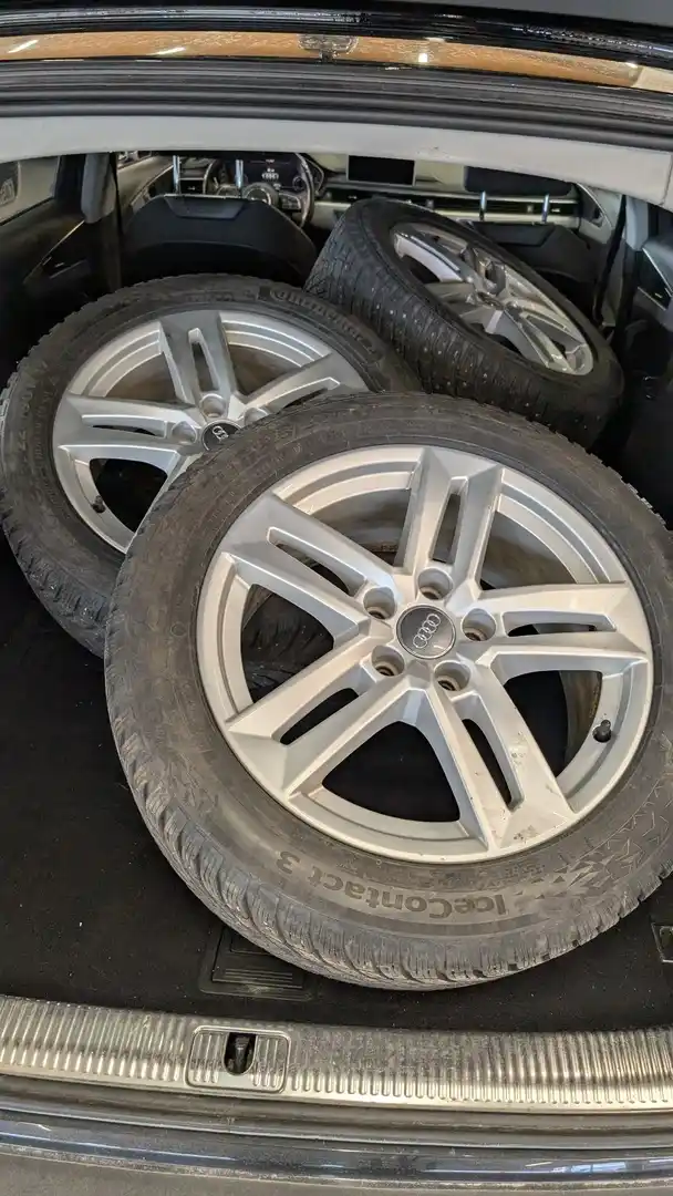 Musta Farmari, Audi A4 – FMJ-292