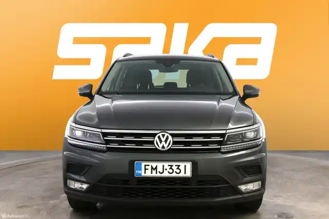 Harmaa Maastoauto, Volkswagen Tiguan – FMJ-331