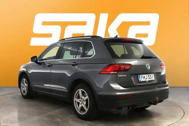 Harmaa Maastoauto, Volkswagen Tiguan – FMJ-331