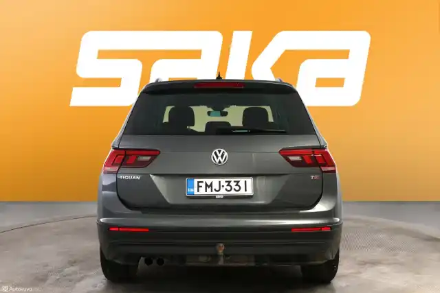 Harmaa Maastoauto, Volkswagen Tiguan – FMJ-331