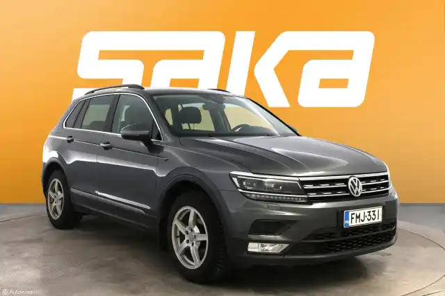 Harmaa Maastoauto, Volkswagen Tiguan – FMJ-331