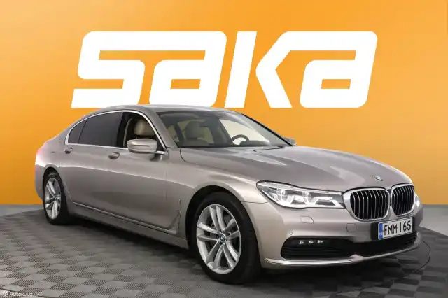Harmaa Sedan, BMW 740 – FMM-165