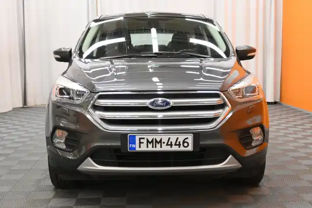 Harmaa Maastoauto, Ford Kuga – FMM-446