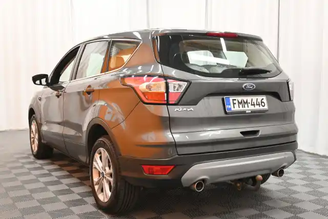 Harmaa Maastoauto, Ford Kuga – FMM-446