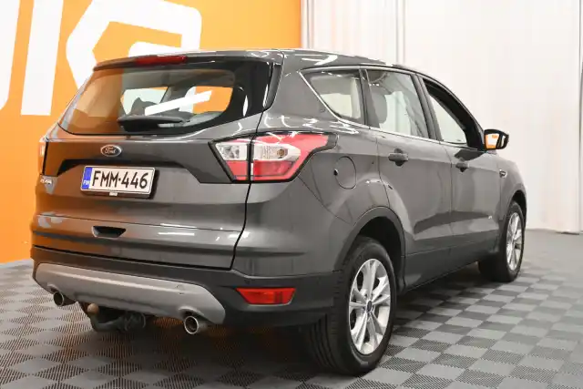 Harmaa Maastoauto, Ford Kuga – FMM-446