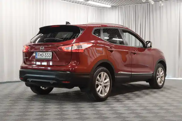 Punainen Maastoauto, Nissan Qashqai – FMO-333