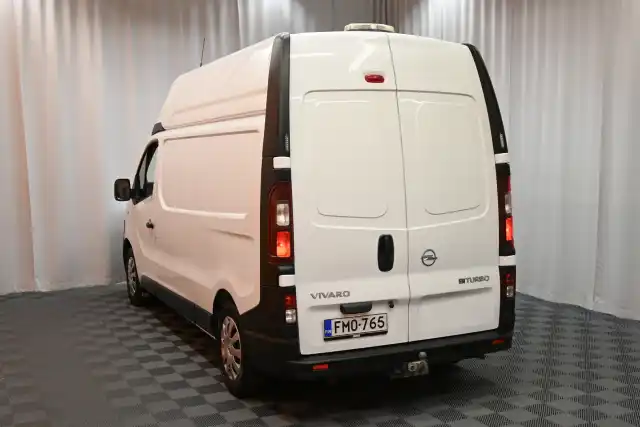 Valkoinen Pakettiauto, Opel Vivaro – FMO-765