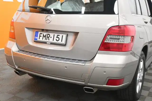 Harmaa Maastoauto, Mercedes-Benz GLK – FMR-151