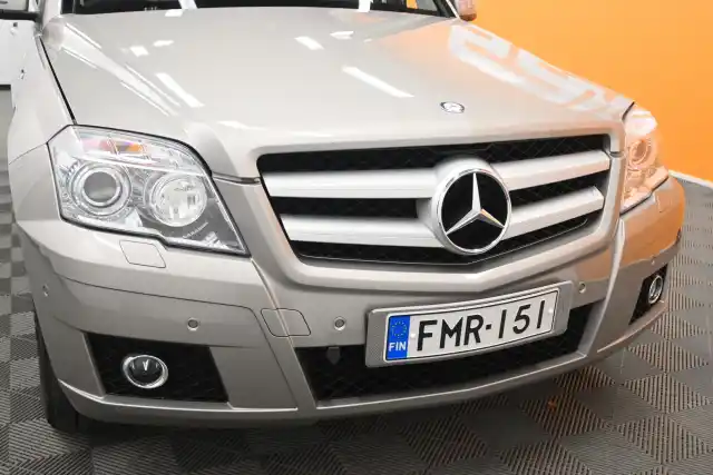 Harmaa Maastoauto, Mercedes-Benz GLK – FMR-151