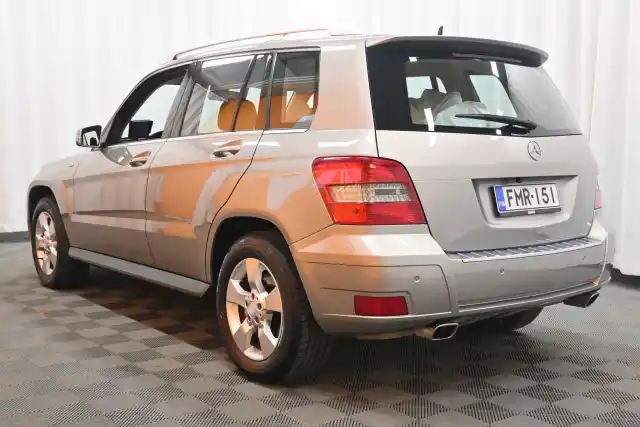 Harmaa Maastoauto, Mercedes-Benz GLK – FMR-151