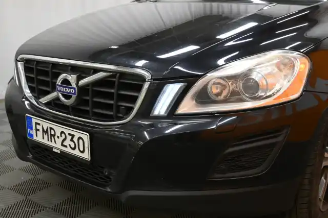 Musta Maastoauto, Volvo XC60 – FMR-230