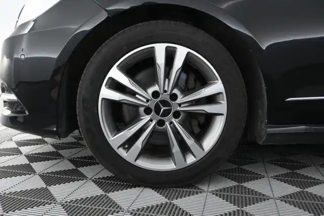 Musta Farmari, Mercedes-Benz E – FMR-307