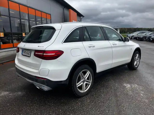 Valkoinen Maastoauto, Mercedes-Benz GLC – FMS-640
