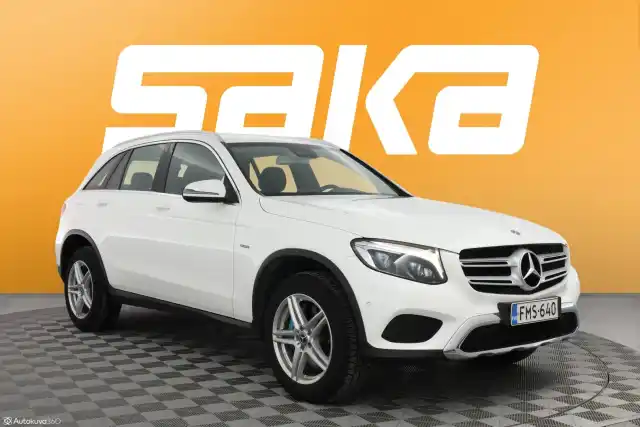Valkoinen Maastoauto, Mercedes-Benz GLC – FMS-640