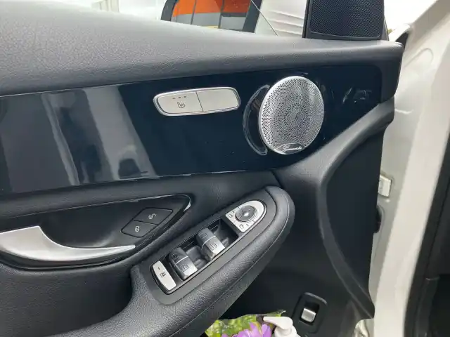 Valkoinen Maastoauto, Mercedes-Benz GLC – FMS-640