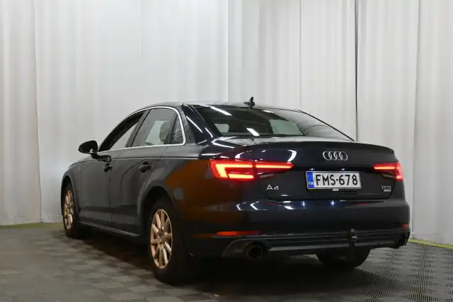 Sininen Sedan, Audi A4 – FMS-678