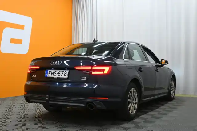 Sininen Sedan, Audi A4 – FMS-678