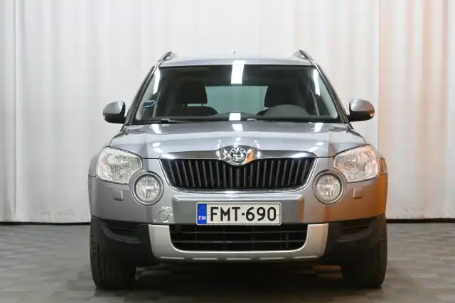 Harmaa Maastoauto, Skoda Yeti – FMT-690