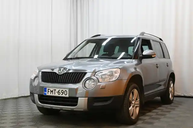 Harmaa Maastoauto, Skoda Yeti – FMT-690