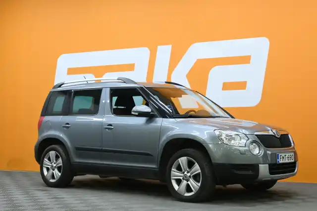 Harmaa Maastoauto, Skoda Yeti – FMT-690