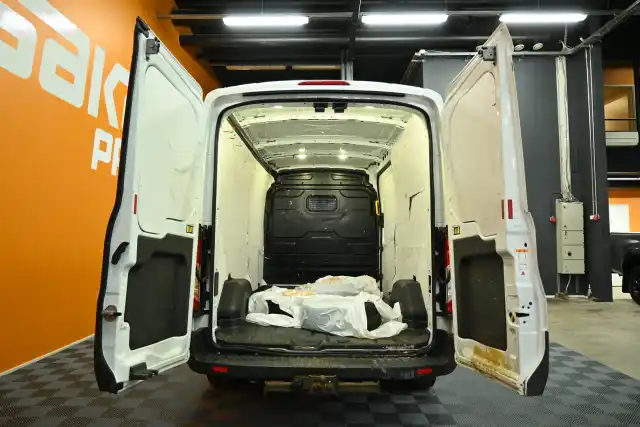 Valkoinen Pakettiauto, Ford Transit – FMU-620