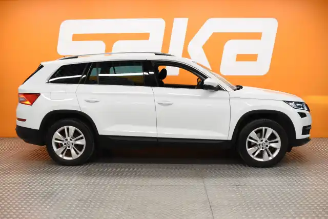 Valkoinen Maastoauto, Skoda Kodiaq – FMV-101
