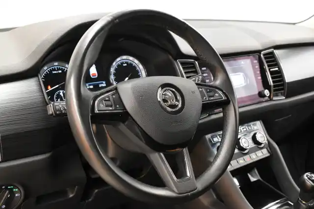 Valkoinen Maastoauto, Skoda Kodiaq – FMV-101