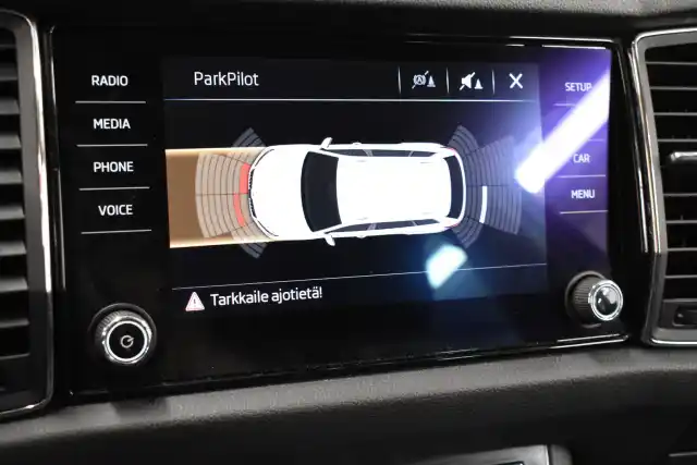 Valkoinen Maastoauto, Skoda Kodiaq – FMV-101