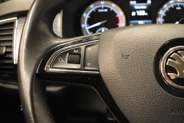 Valkoinen Maastoauto, Skoda Kodiaq – FMV-101