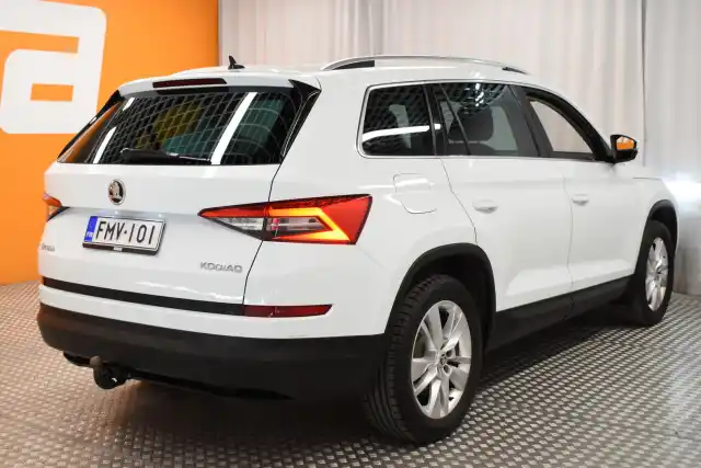 Valkoinen Maastoauto, Skoda Kodiaq – FMV-101