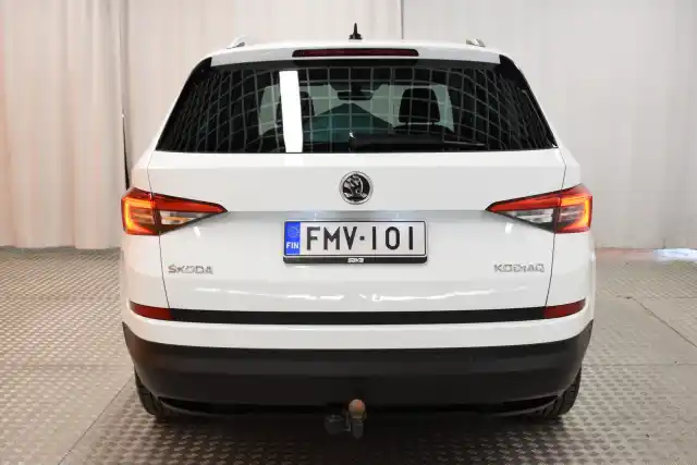 Valkoinen Maastoauto, Skoda Kodiaq – FMV-101