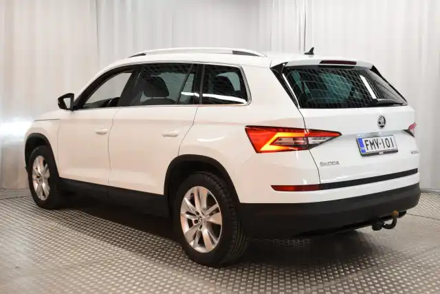 Valkoinen Maastoauto, Skoda Kodiaq – FMV-101