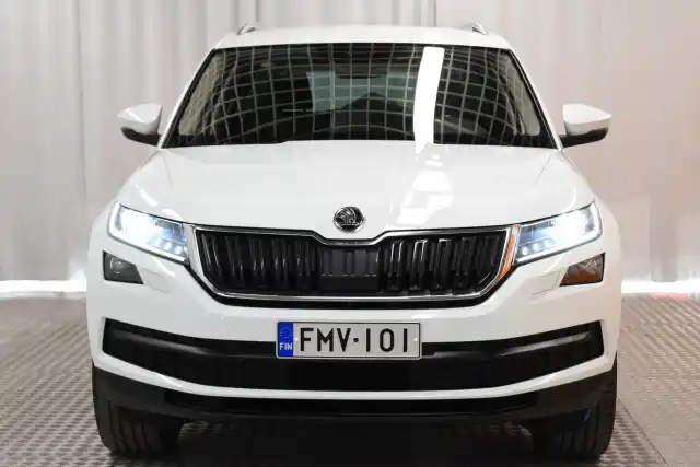 Valkoinen Maastoauto, Skoda Kodiaq – FMV-101