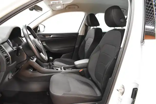 Valkoinen Maastoauto, Skoda Kodiaq – FMV-101