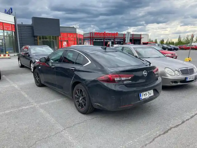 Musta Viistoperä, Opel Insignia – FMV-361