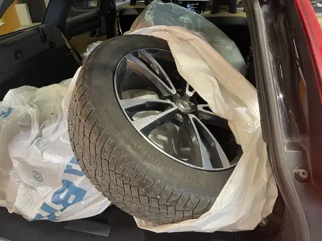 Musta Farmari, Volvo V90 Cross Country – FMV-506