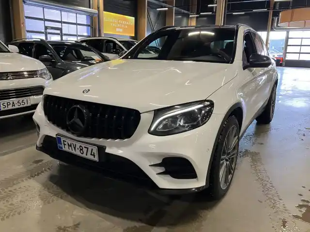 Valkoinen Maastoauto, Mercedes-Benz GLC – FMV-874