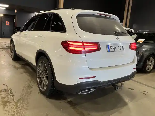 Valkoinen Maastoauto, Mercedes-Benz GLC – FMV-874