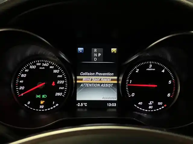 Valkoinen Maastoauto, Mercedes-Benz GLC – FMV-874