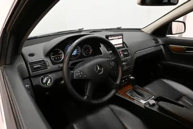 Sininen Sedan, Mercedes-Benz C – FMX-147
