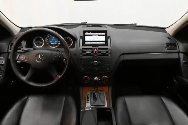 Sininen Sedan, Mercedes-Benz C – FMX-147