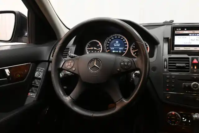 Sininen Sedan, Mercedes-Benz C – FMX-147